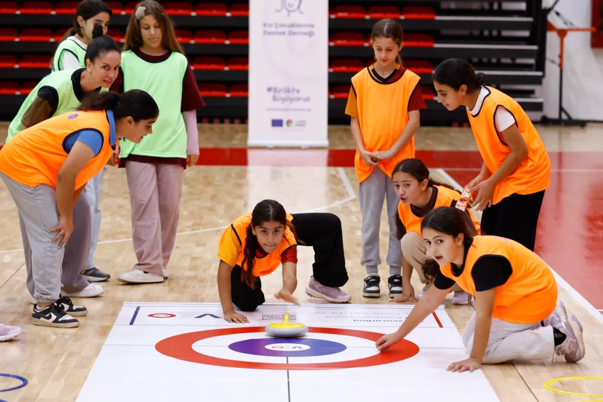 Antalya’da Kız Çocukları Floor Curling ile Buluşuyor