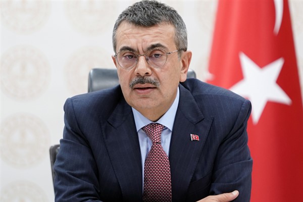 Bakan Tekin, İstanbul'da öğretmen ve öğrencilerle buluştu