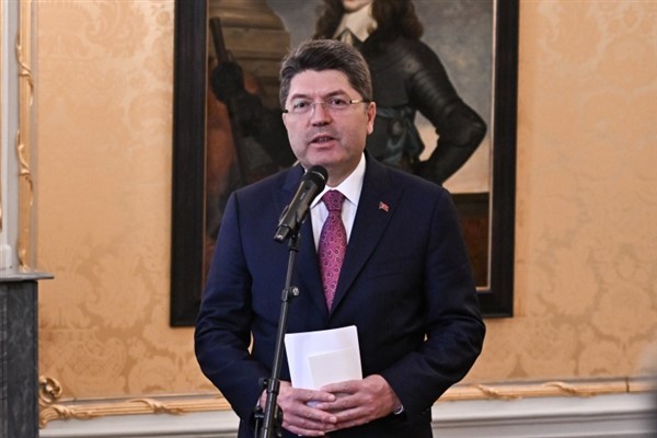 Bakan Tunç, Çanakkale Valiliği'ni ziyaret etti