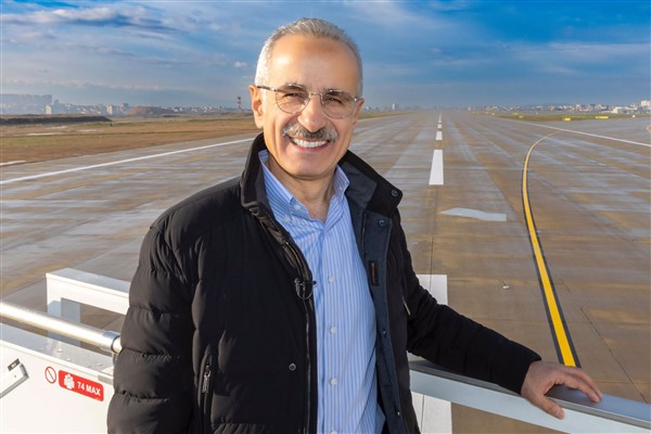 Bakan Uraloğlu'ndan Başkanvekili Celal Adnan'a ziyaret
