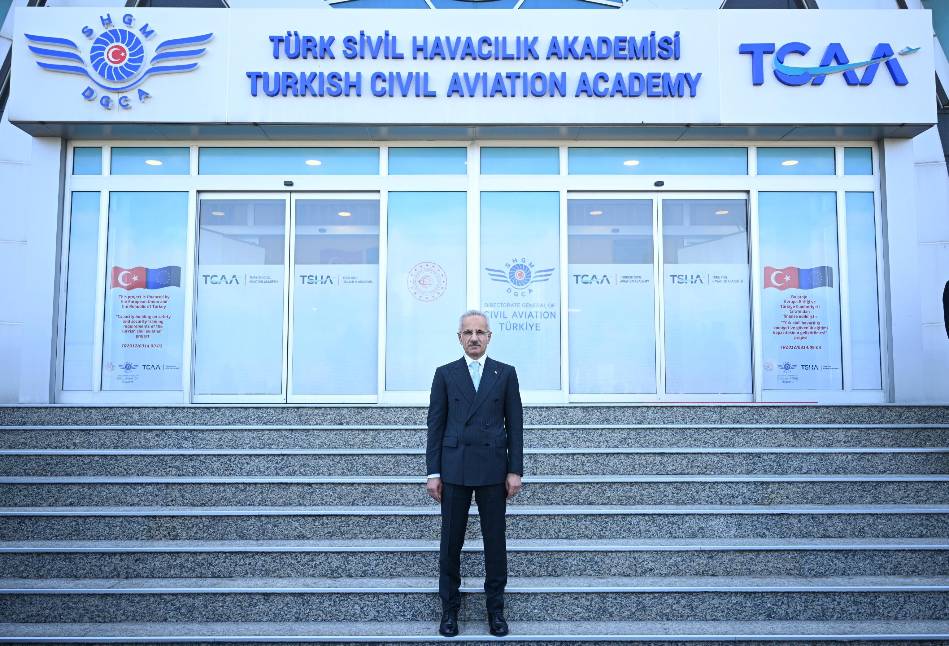 Bakan Uraloğlu, Tunceli'de AK Parti teşkilatıyla buluştu