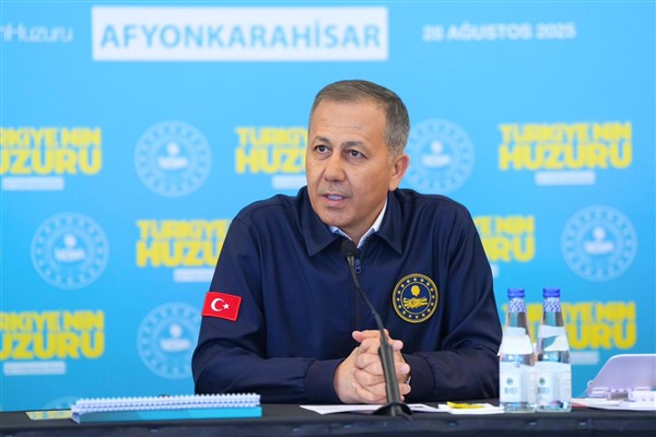 Bakan Yerlikaya, finale yükselen A Milli Basketbol Takımını tebrik etti