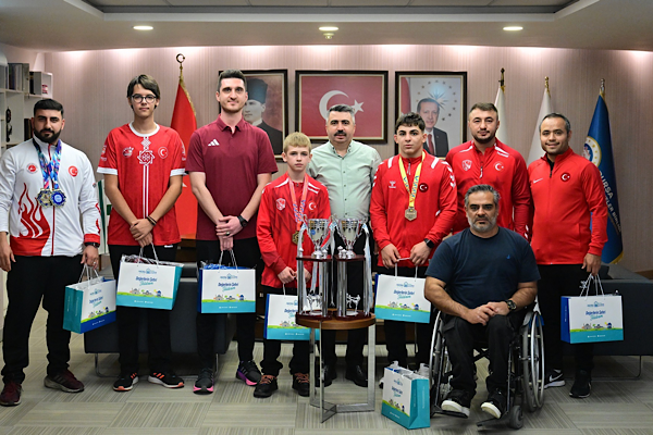 Başkan Yılmaz şampiyon sporcuları ağırladı