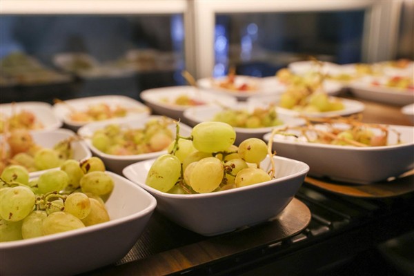 Buca'da toprakta başlayan yolculuk halkın sofrasında son buluyor