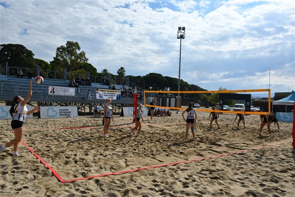 Burhaniye-Ören Atatürk Kupası Plaj Voleybolu tamamlandı