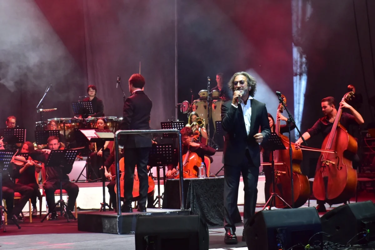Bursa Festivali’nde Fettah Can, ‘Kalanlar’la Sahneyi Salladı