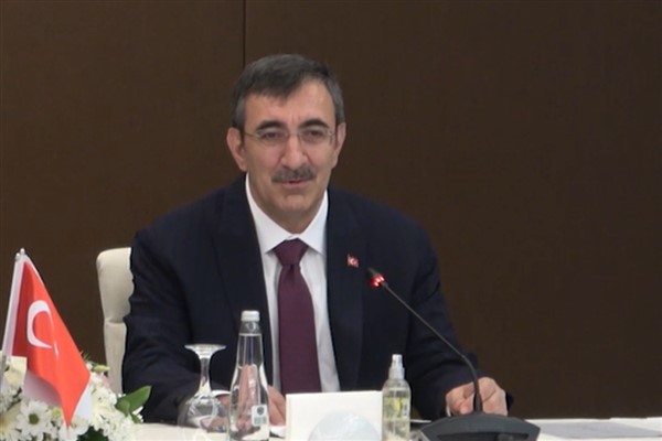 Cumhurbaşkanı Yardımcısı Yılmaz, A Milli Basketbol Takımını kutladı