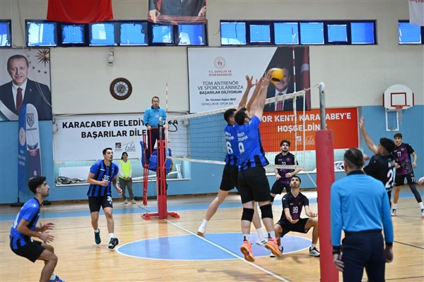 Karacabey Belediyespor Voleybol Takımı'ndan galibiyet