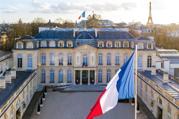 Macron, Lecornu'yu yeni başbakan olarak atadı