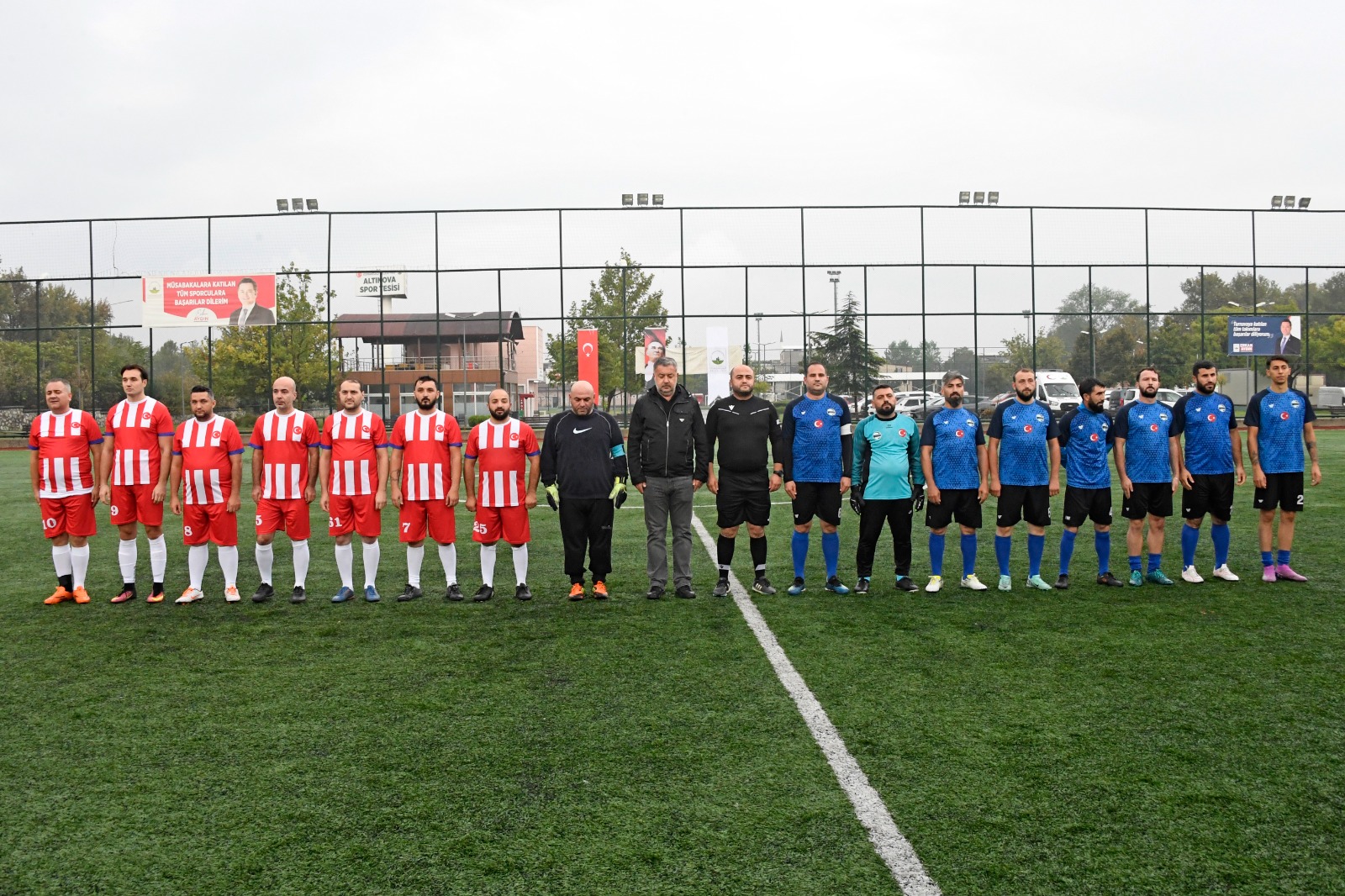 Osmangazi Belediyesi'nin düzenlediği Geleneksel Halı Saha Futbol Turnuvası başladı